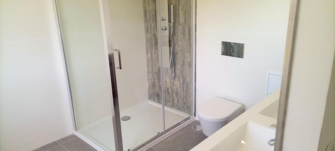 شقة Casa Incrivel Refugio Lieva ,Piscina , Jacuzzi Exterior E Zona Kids نيلاس المظهر الخارجي الصورة